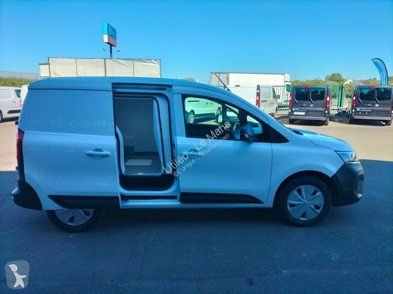 Véhicule utilitaire Nissan