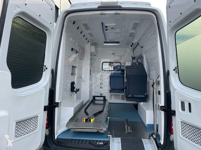 Véhicule utilitaire Mercedes 319 CDI Ambulance...