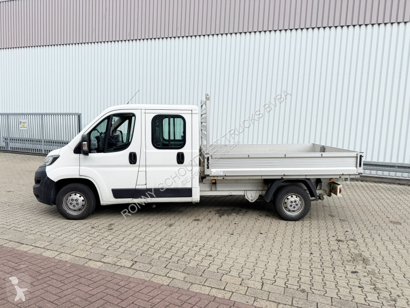 Véhicule utilitaire Peugeot Boxer 4x2 Doka...