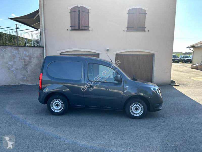 Véhicule utilitaire Mercedes Compact 109 1.5...