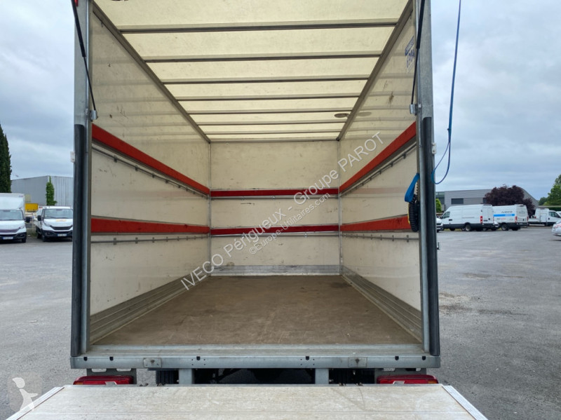 Veicolo commerciale Iveco 35C16 empattement 4100