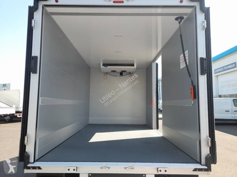 Véhicule utilitaire Nissan