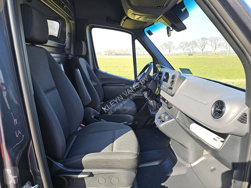 Véhicule utilitaire Mercedes 317 L2H2 LED Navi !
