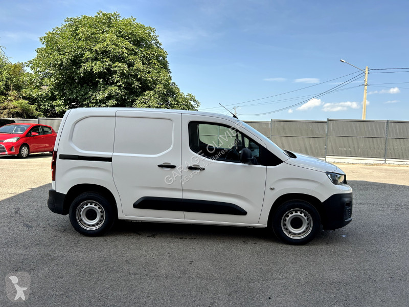 Peugeot Standard 650KG 1.5 Bluehdi 100 Premium van
