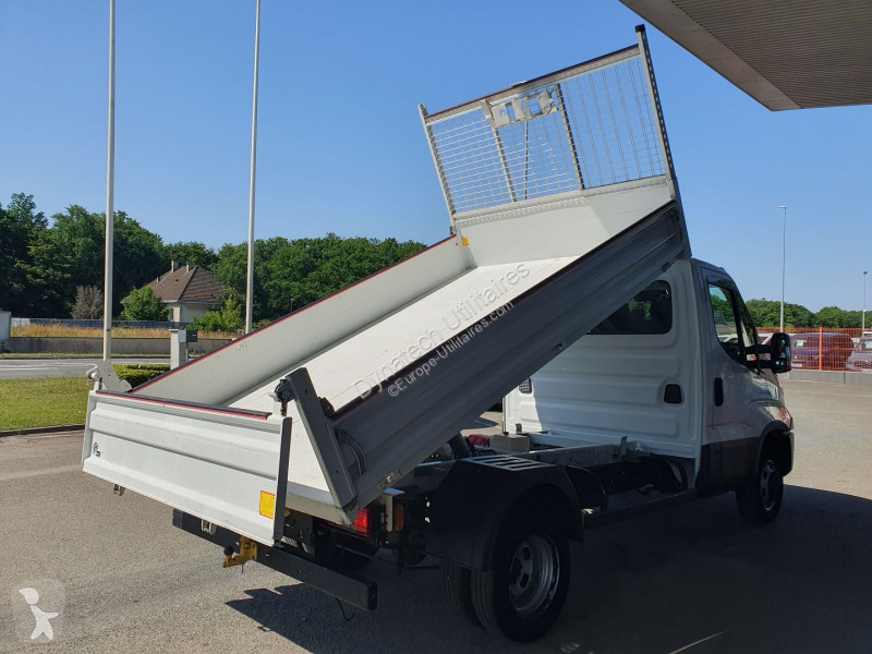 Véhicule utilitaire Iveco DAILY CCB 35C18H D...