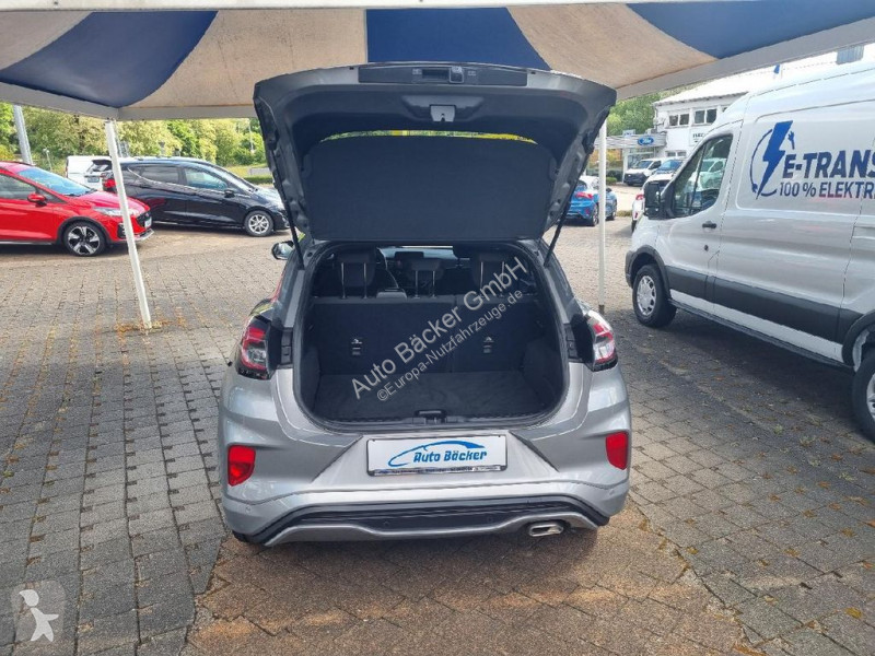Véhicule utilitaire Ford ST-Line Design