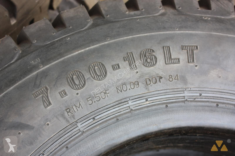 Véhicule utilitaire  7.00-16LT