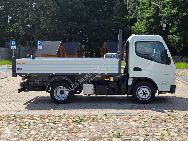 Véhicule utilitaire Mitsubishi Fuso