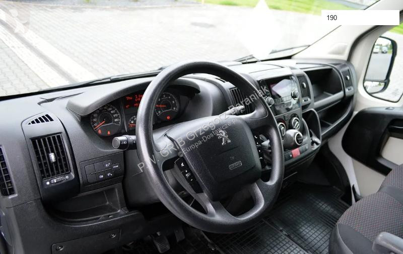 Véhicule utilitaire Peugeot Furgin Duoble...