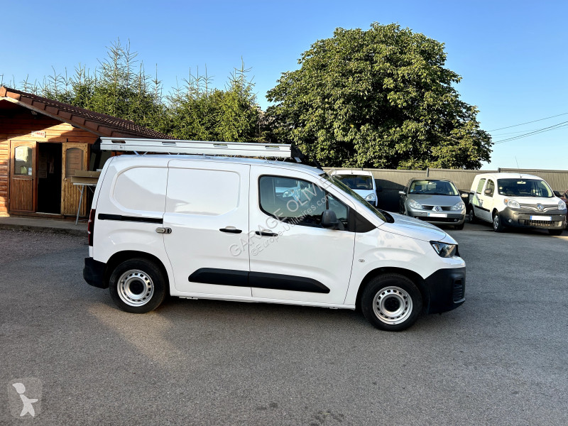 Autoutilitară Peugeot Standard 650KG 1.6...