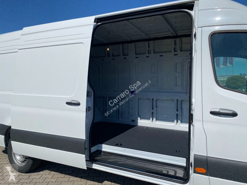 Autoutilitară Mercedes Furgone Traz. Post