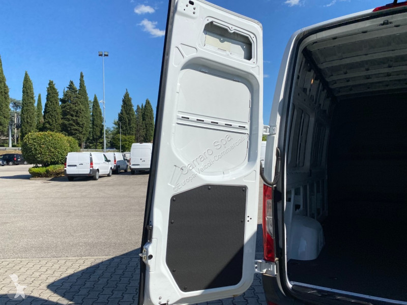 Autoutilitară Mercedes Furgone Traz. Post