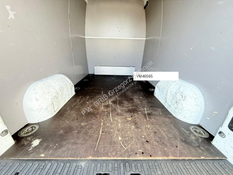 Véhicule utilitaire Renault 135 DCI Furgon...