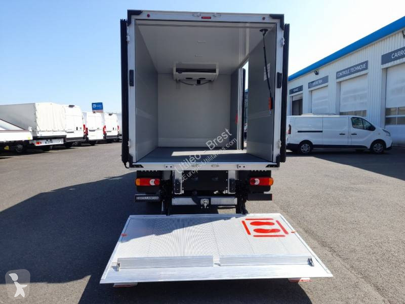 Véhicule utilitaire Nissan