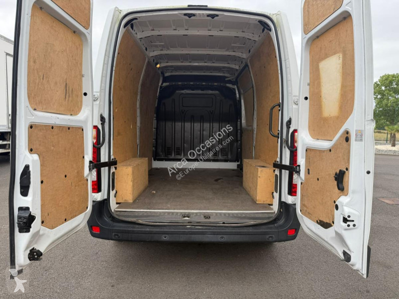 Véhicule utilitaire Renault FOURGON FGN TRAC...