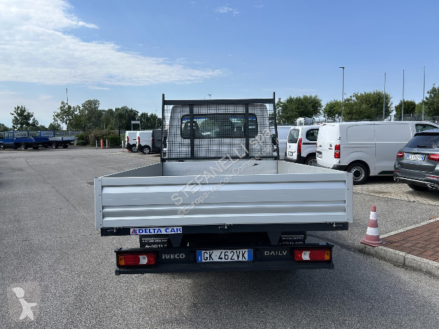 Véhicule utilitaire Iveco DAILY 35C14H CASSONE