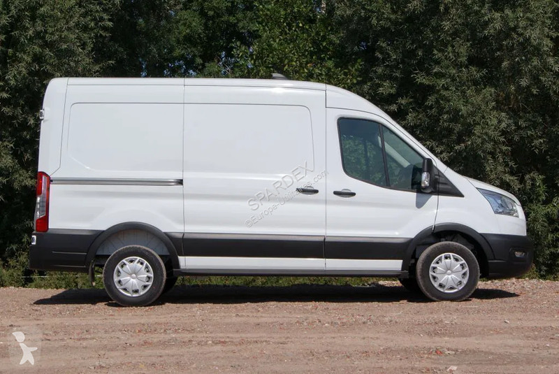 Bedrijfswagen Ford Trend 2T L2H2 | Leasing from...