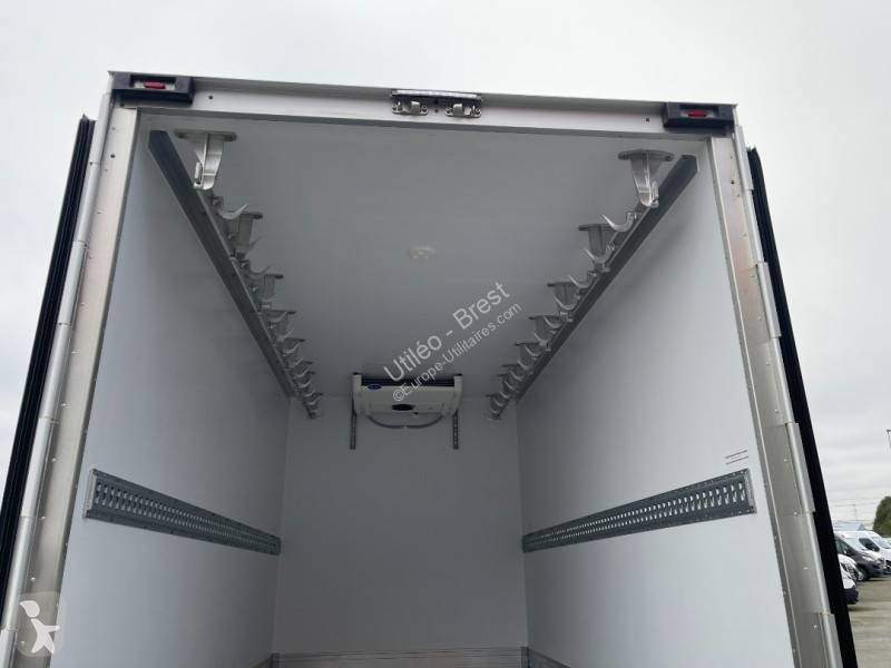 Véhicule utilitaire Nissan