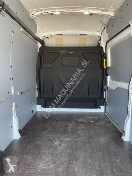 Véhicule utilitaire Ford