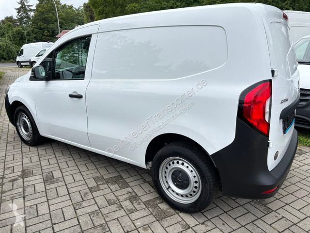 Nyttofordon Mercedes 110 BENZINER...