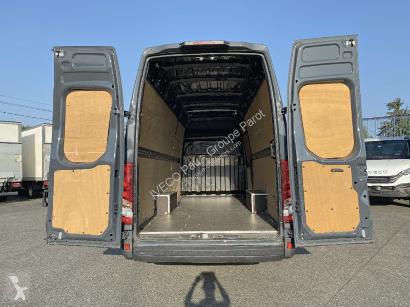 Véhicule utilitaire Iveco 35S18H V18