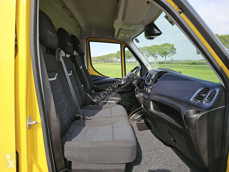 Veicolo commerciale Iveco 50C18 3.0L AUT. L2H2