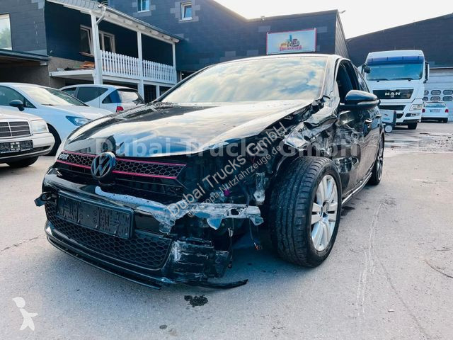 Véhicule utilitaire Volkswagen VI GTI adidas