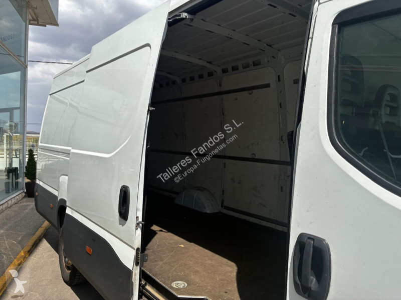 Autoutilitară Iveco  35S14 16m3