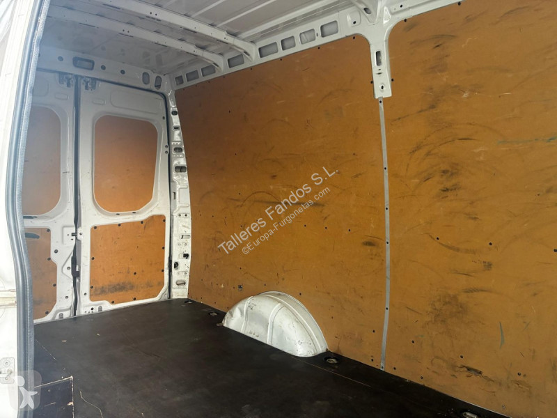 Autoutilitară Iveco  35S16 12m3