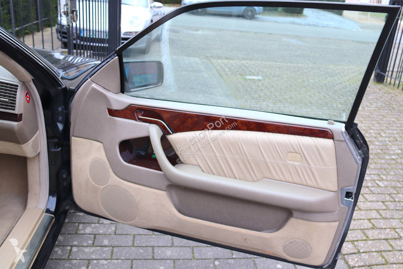 Véhicule utilitaire Mercedes (W140 SEC...