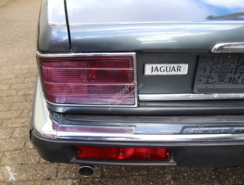 Véhicule utilitaire Jaguar XJ-12