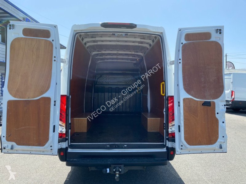 Veicolo commerciale Iveco 35S14 V12