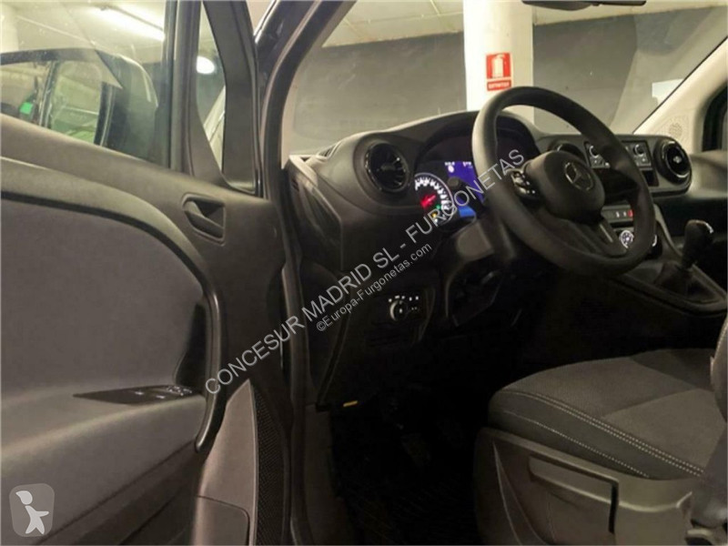 Véhicule utilitaire Mercedes 1.3 110 75kW...