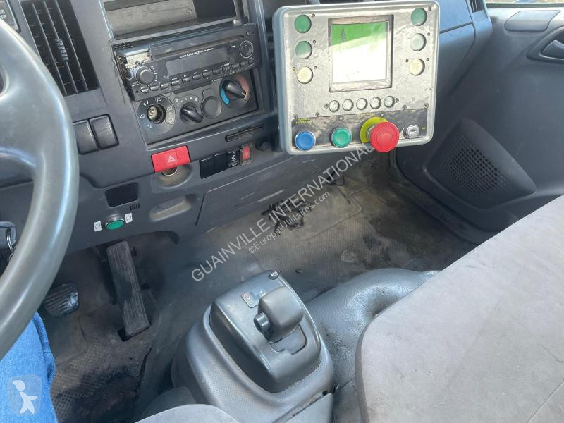 Véhicule utilitaire Isuzu