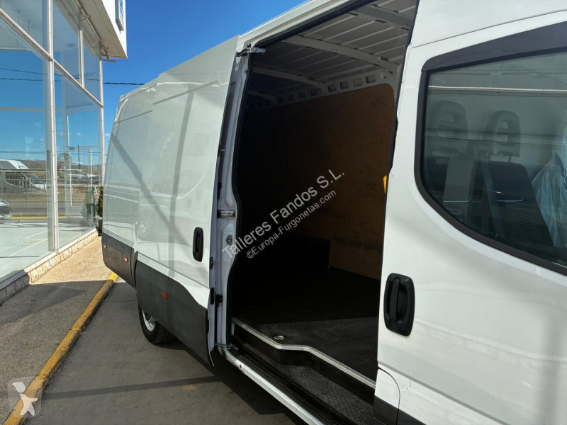 Autoutilitară Iveco  35S16 16m3