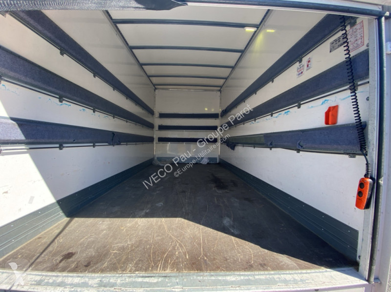 Véhicule utilitaire Iveco 35C16H3.0 empattement...