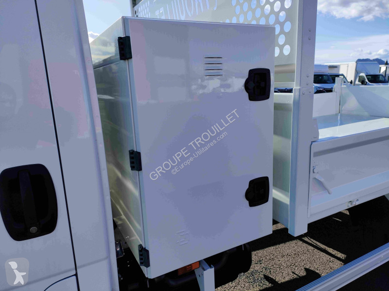 Véhicule utilitaire Iveco RJ COFFRES 160 CV 3,5 T