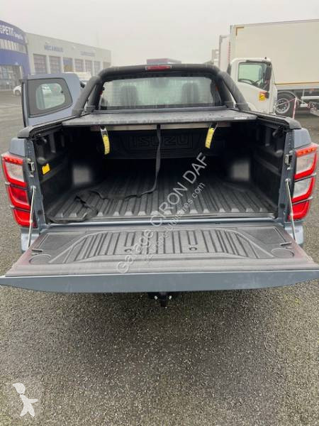 عربة نفعية Isuzu