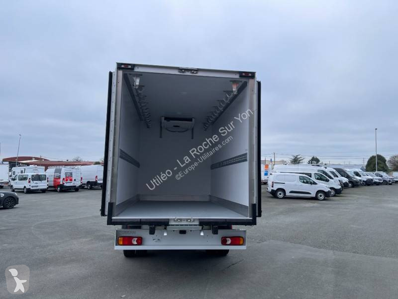 Samochód dostawczy Nissan
