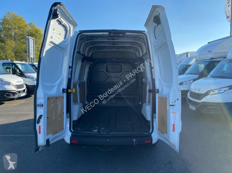 Véhicule utilitaire Ford 300 L2H2 2.0 EcoBlue...