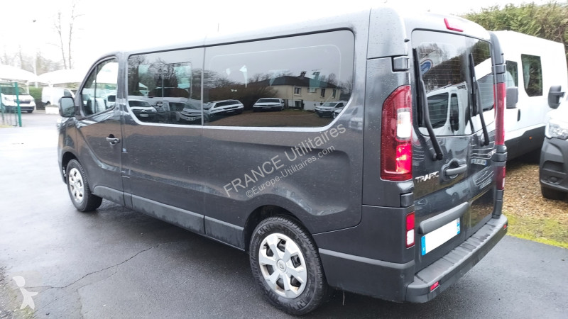 Véhicule utilitaire Renault TRAFIC III COMBI...