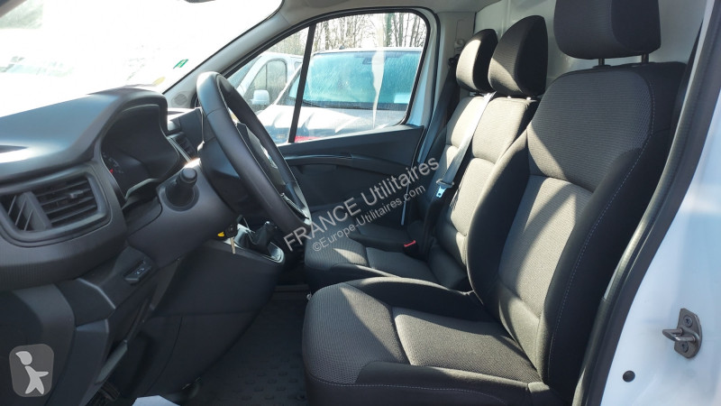 عربة نفعية Renault TRAFIC III FG L1H1 3T 2.0...