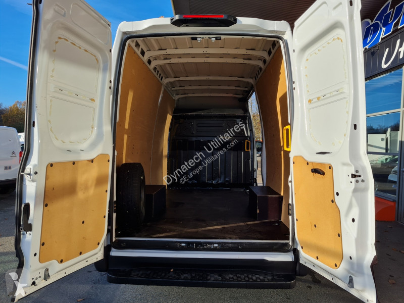 Véhicule utilitaire Iveco DAILY 35S FG 35S14 V12