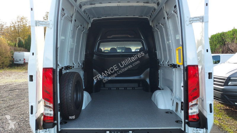 Véhicule utilitaire Iveco DAILY 35S FG 7 PLACES...