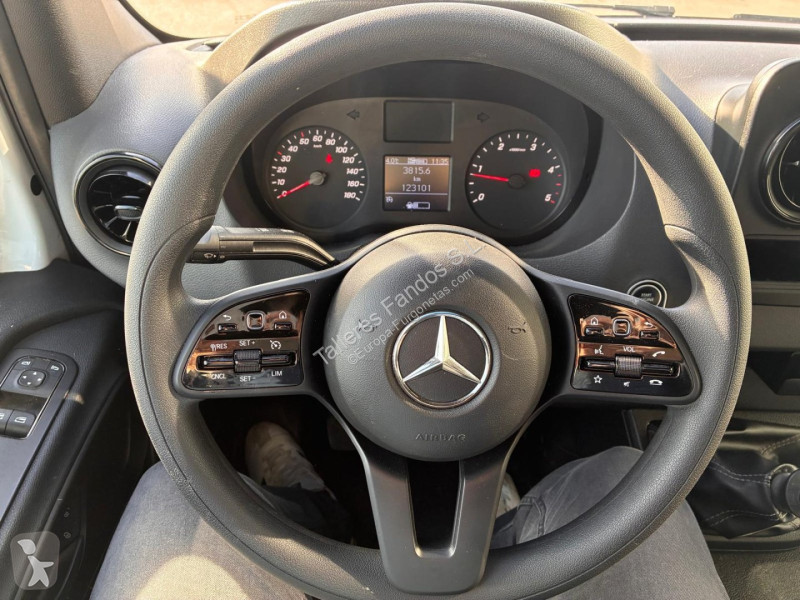 عربة نفعية Mercedes 514 20m3 con puertas traseras