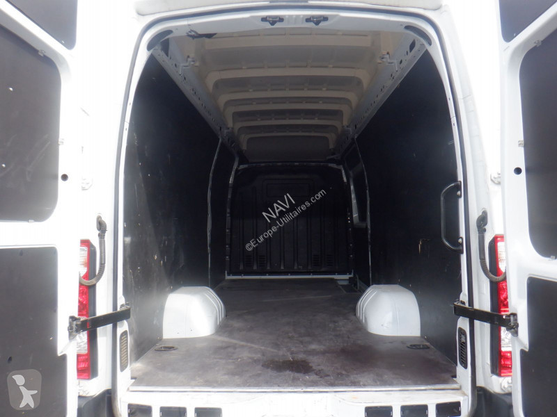 Véhicule utilitaire Nissan FG 3T5 RJ L4H3 2.3...