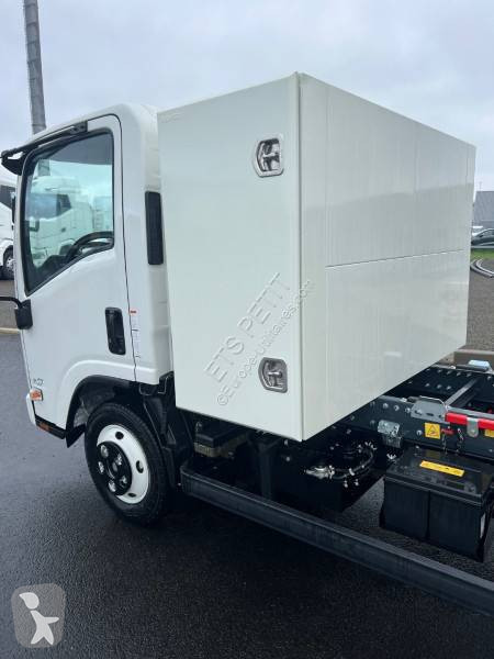 Véhicule utilitaire Isuzu