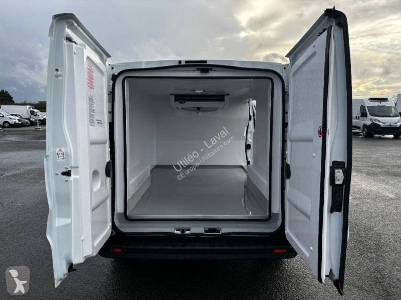 Véhicule utilitaire Nissan