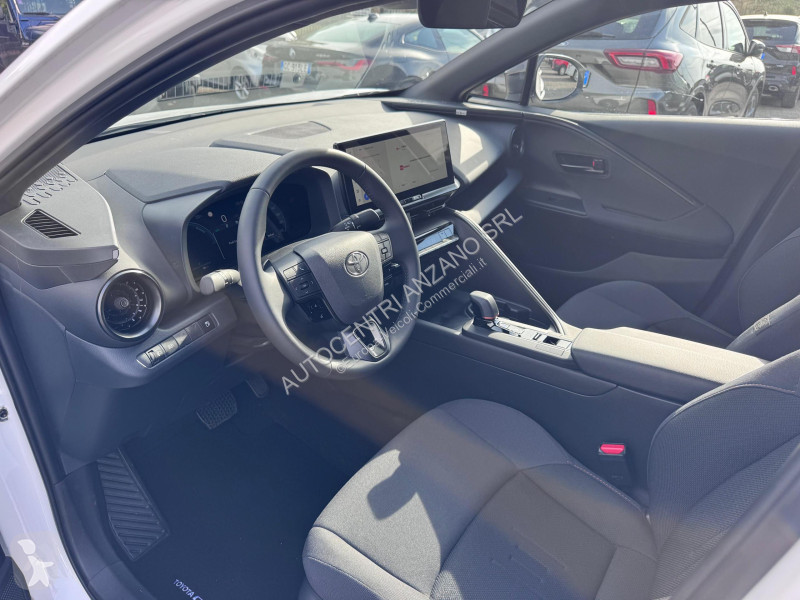 عربة نفعية Toyota C-HR
