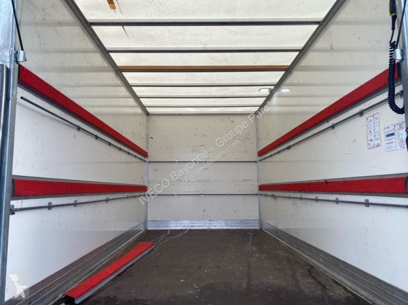 عربة نفعية Iveco 35C16H3.0 empattement 4100